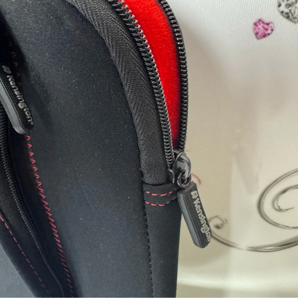 Kensington laptop iPad case neoprene black and red padded handle compartments